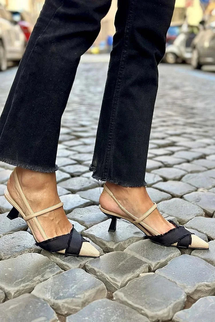 Sandali con tacco slingback color block Beige a punta con bordi a vivo