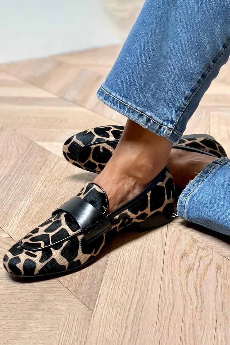 Mocassini slip-on color block stampa mucca a punta tonda
