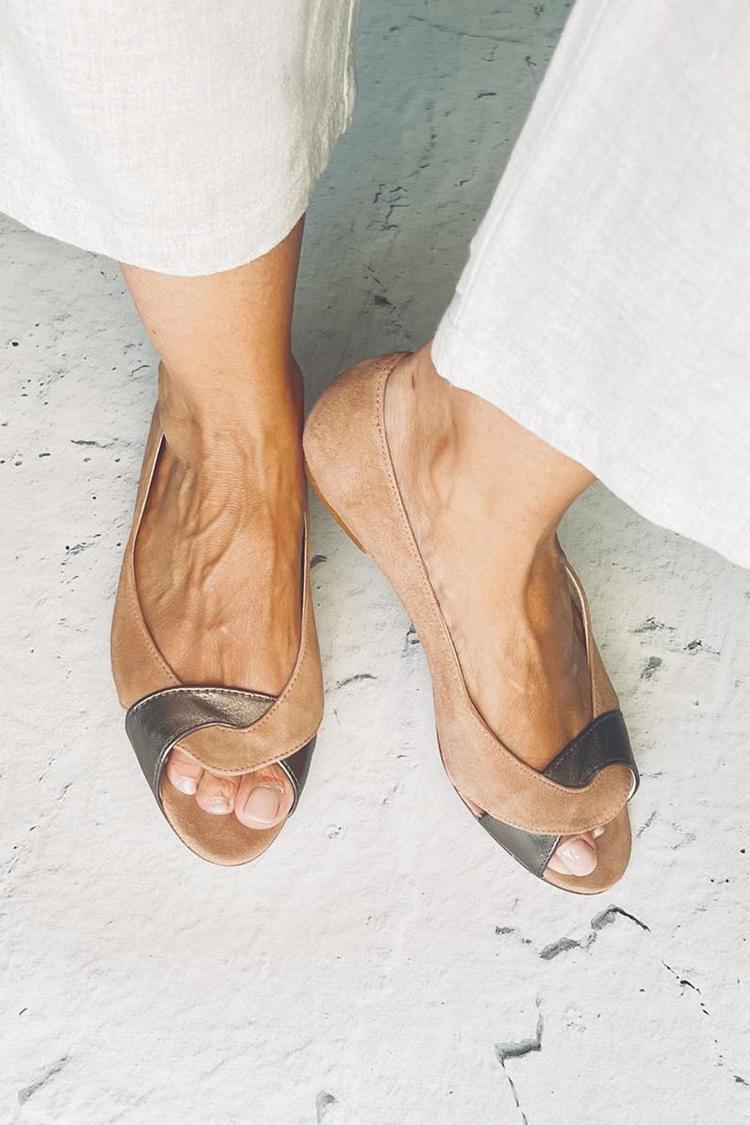 Sandali peep toe color block Marrone con fascia attorcigliata