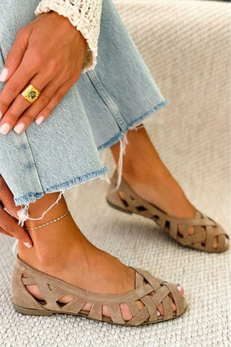 Sandali punta aperta intrecciati casual bassi con cinturini incrociati