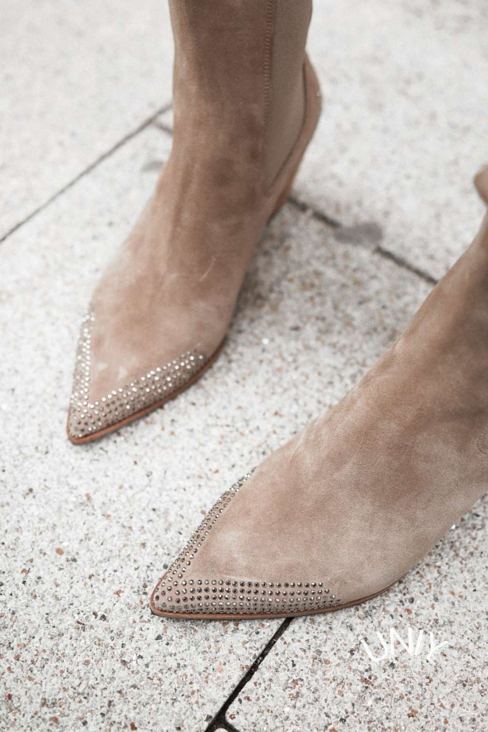Stivaletti western scamosciati Beige