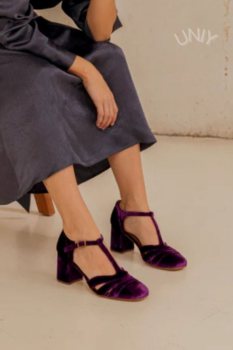 Tacchi larghi cut-out in velluto con fibbia e cinturino a T