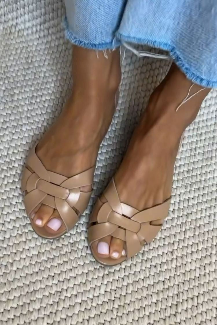 Ballerine peep toe intrecciate in ecopelle con cinturini incrociati e tallone chiuso