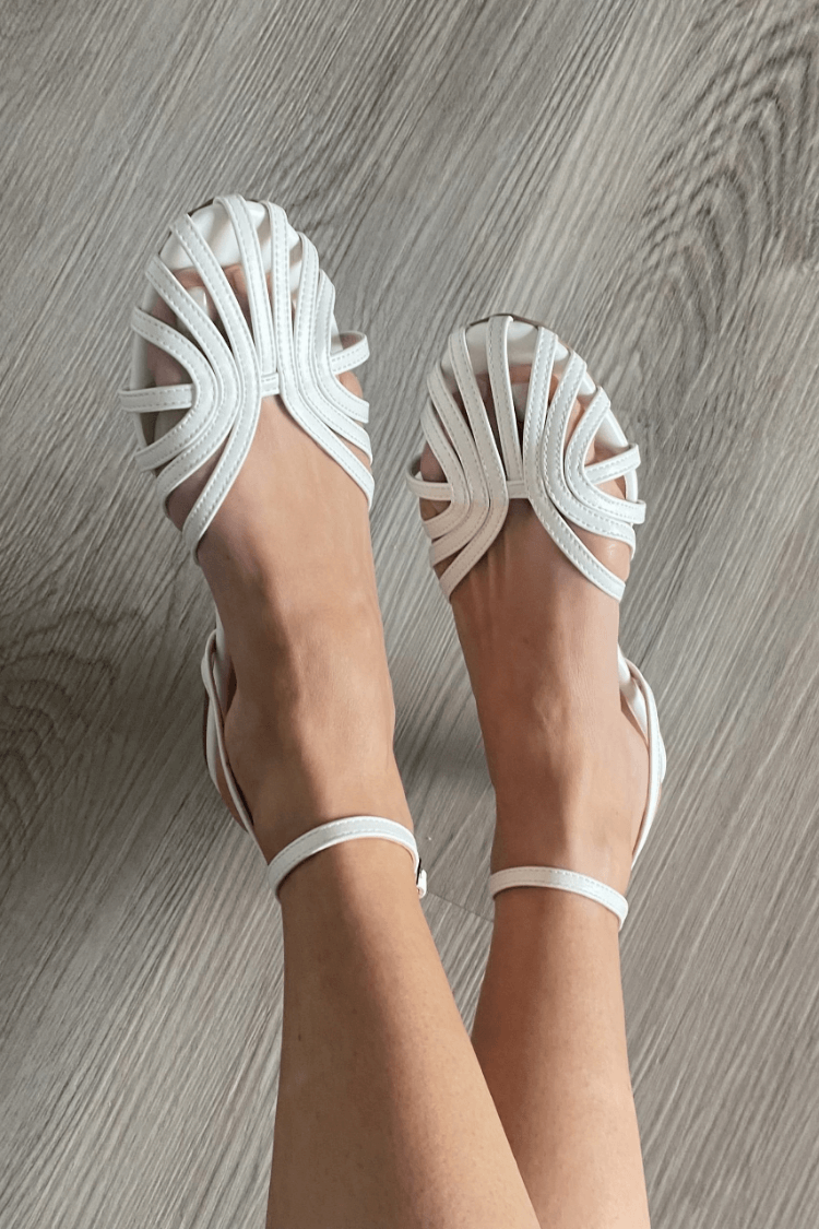Ballerine cut-out a punta tonda in tinta unita con cinturino alla caviglia