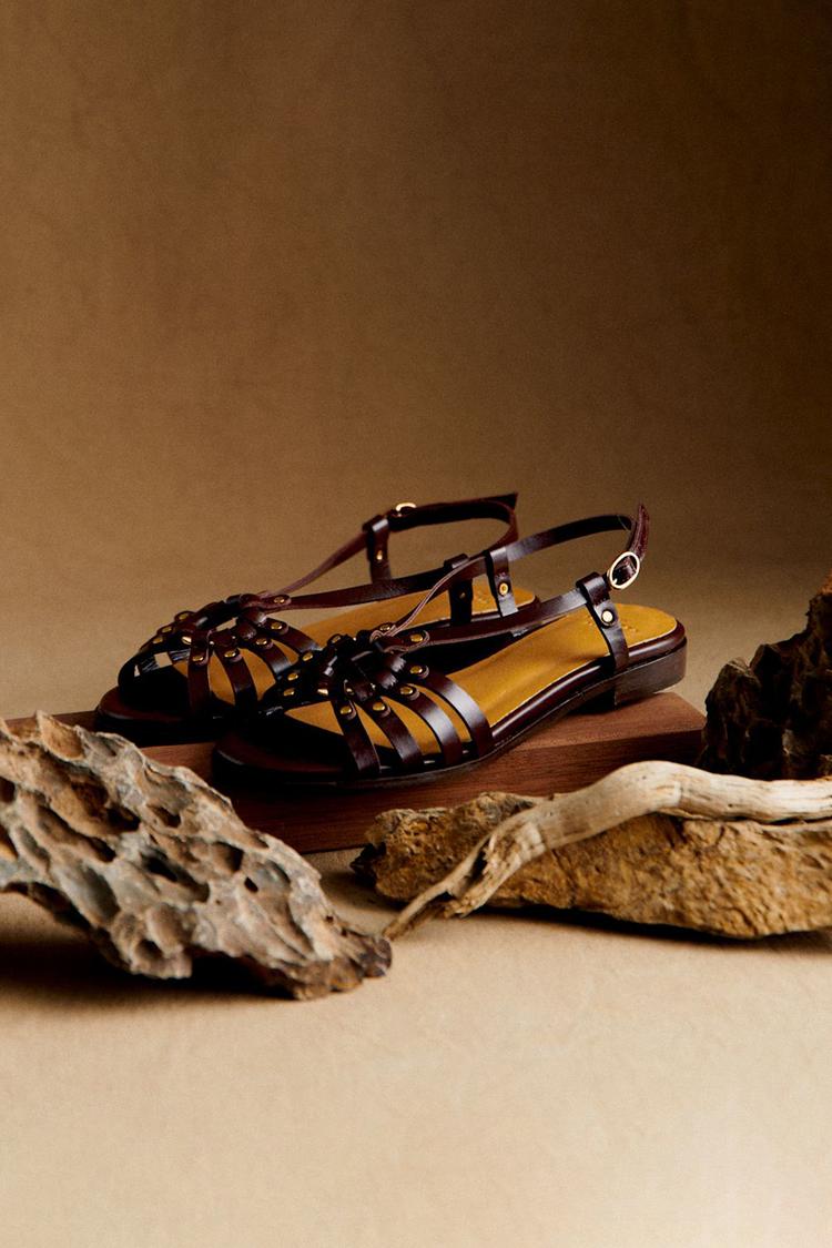 Sandali cut-out peep toe Marrone Scuro con borchie metalliche