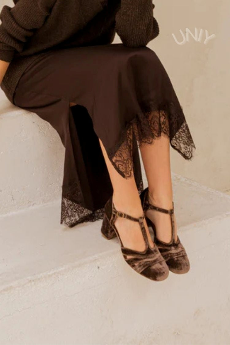 Tacchi larghi cut-out in velluto con fibbia e cinturino a T