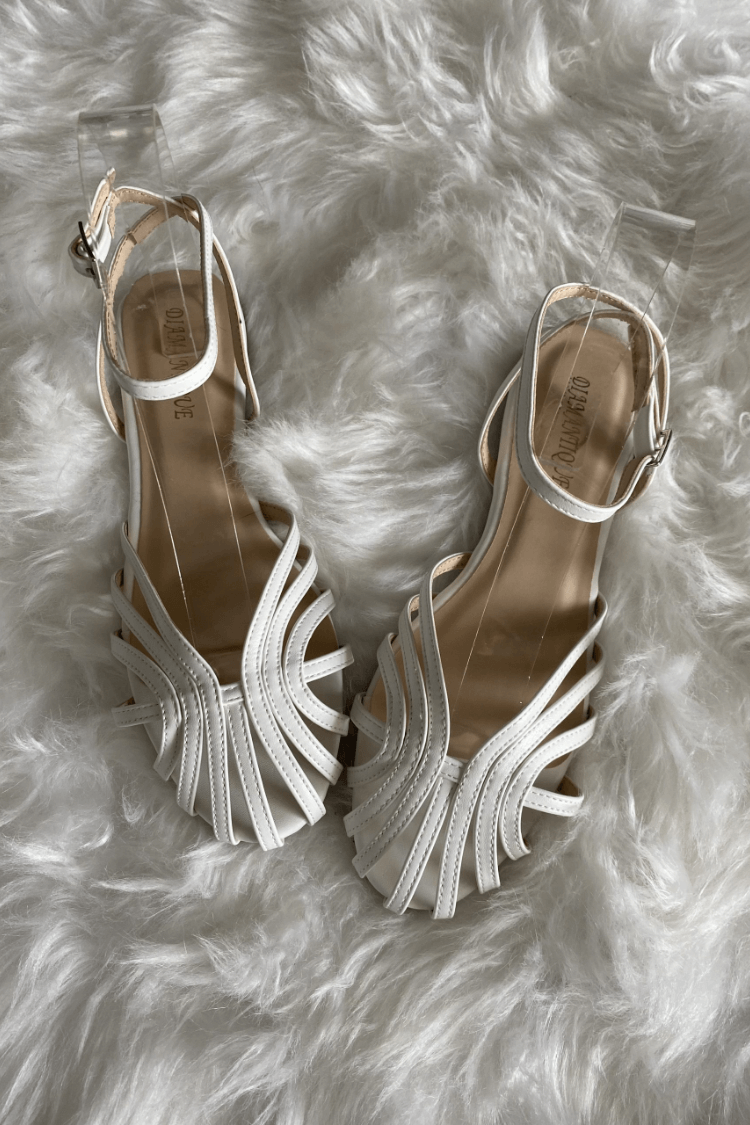 Ballerine cut-out a punta tonda in tinta unita con cinturino alla caviglia