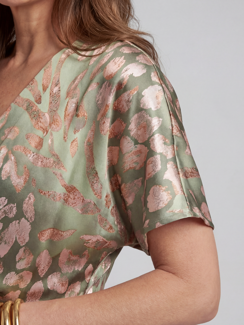Giulia  | Abito midi astratto con scollo a V e vita drappeggiata