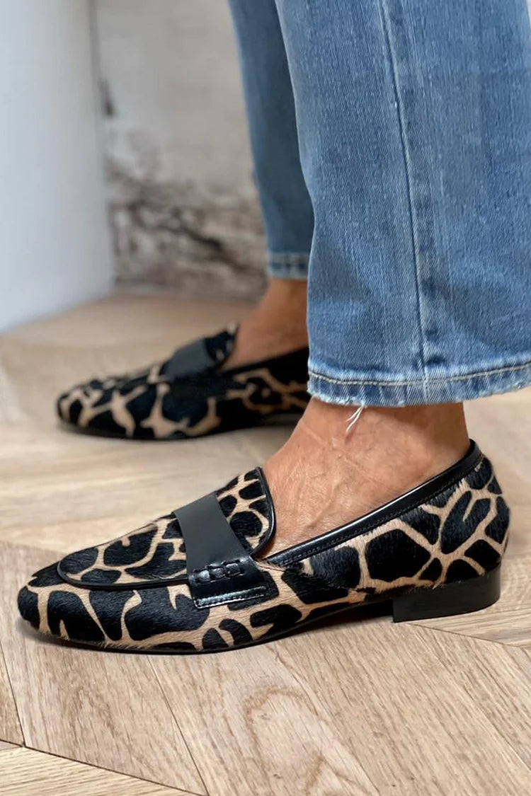 Mocassini slip-on color block stampa mucca a punta tonda