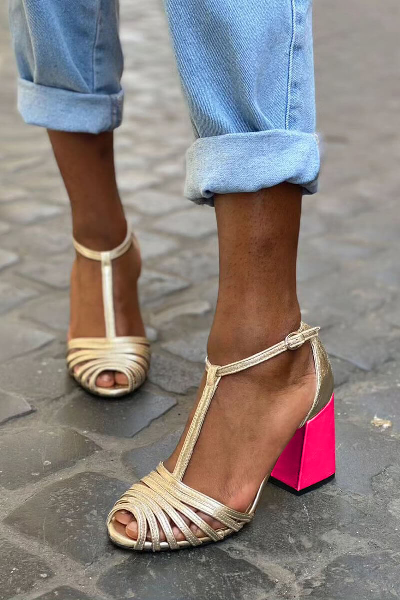 Tacchi larghi peep toe con fibbia, cinturino a T e cinturini