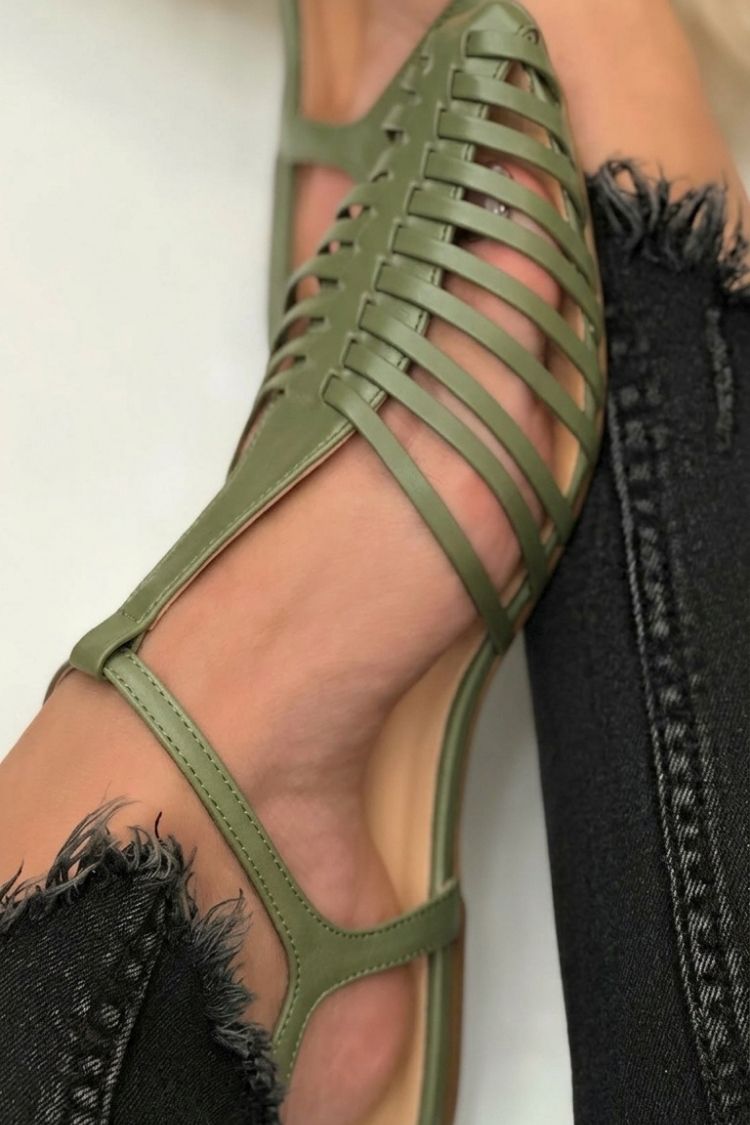 Sandali cut-out essenziali casual Nero a punta con cinturino a T