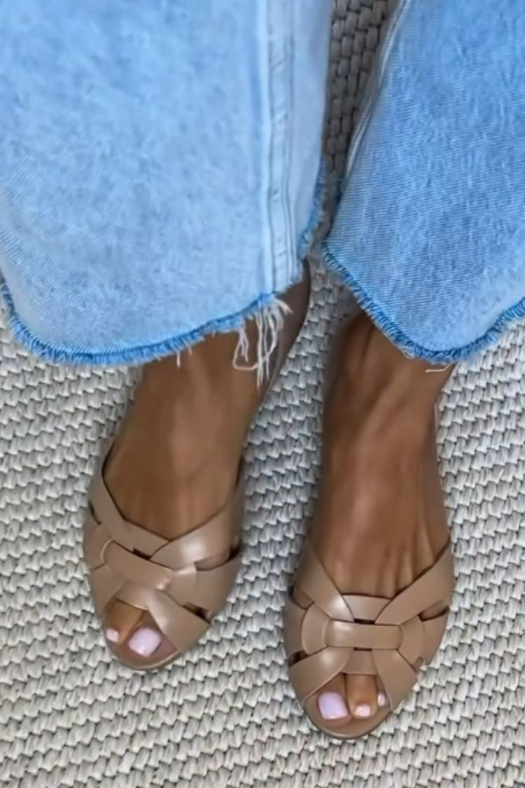 Ballerine peep toe intrecciate in ecopelle con cinturini incrociati e tallone chiuso