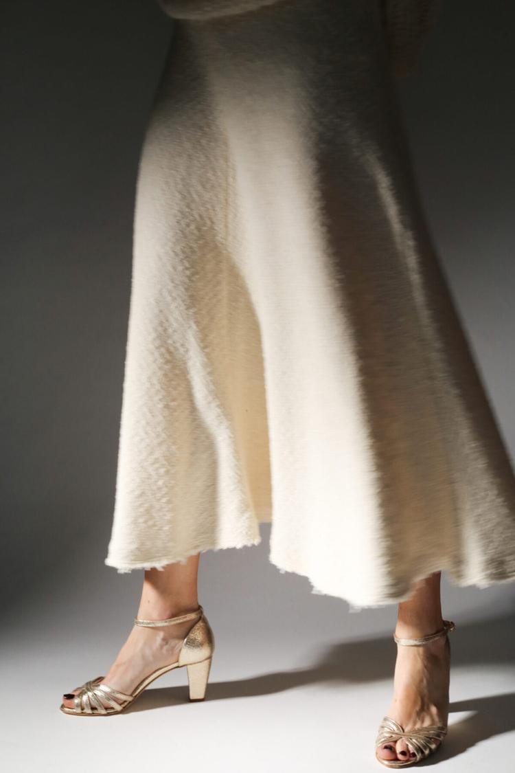 Tacchi larghi peep toe lucidi metallizzati Oro con cinturino alla caviglia e fibbia