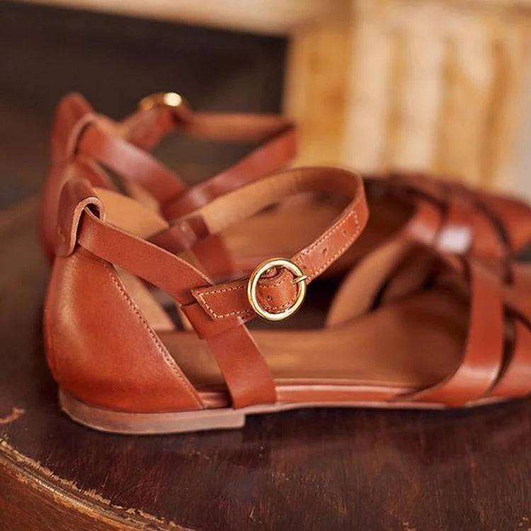Sandali cut-out peep toe in tinta unita con cinturino alla caviglia e fibbia
