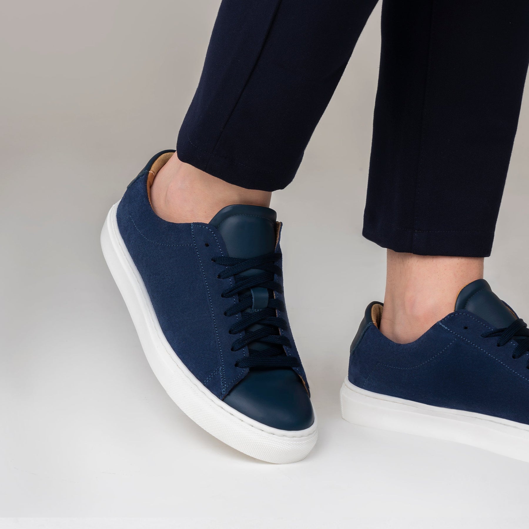 Sneakers Nova uomo in camoscio con inserti in pelle