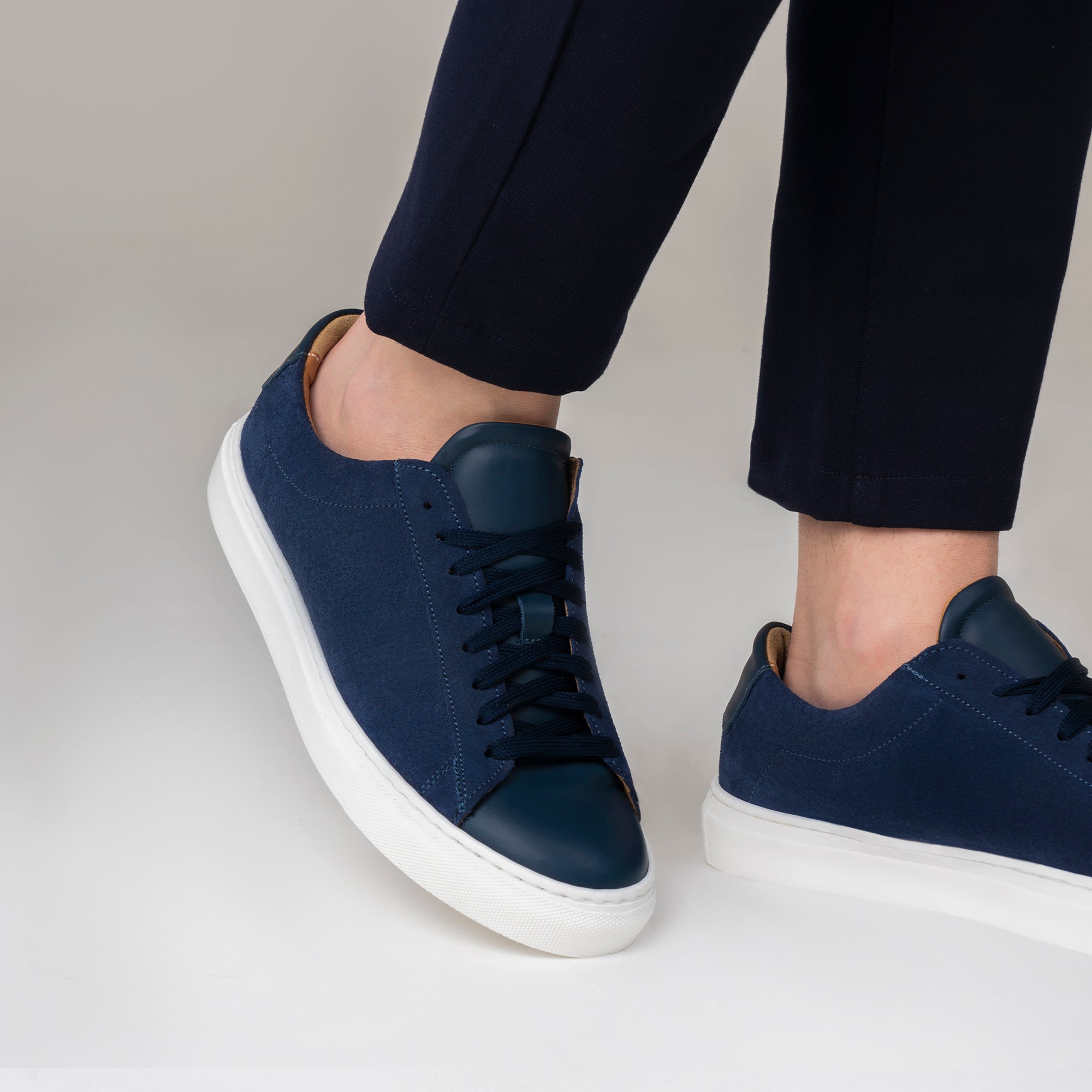 Sneakers Nova uomo in camoscio con inserti in pelle