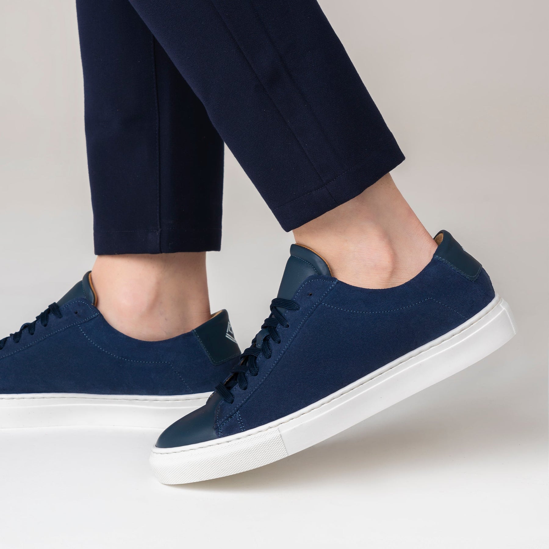 Sneakers Nova uomo in camoscio con inserti in pelle