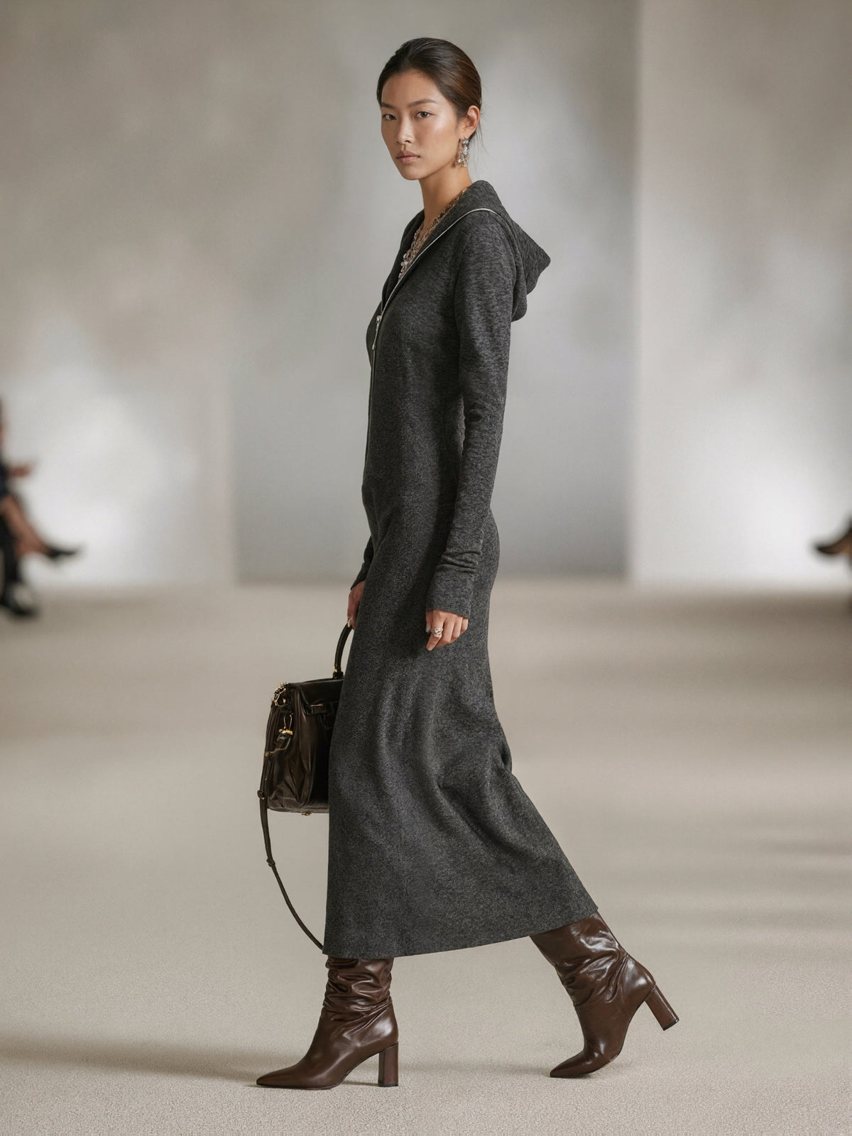 LIORRA | LONG-SLEEVED TUNIC DRESS WITH HOOD AND ZIPPER DETAIL