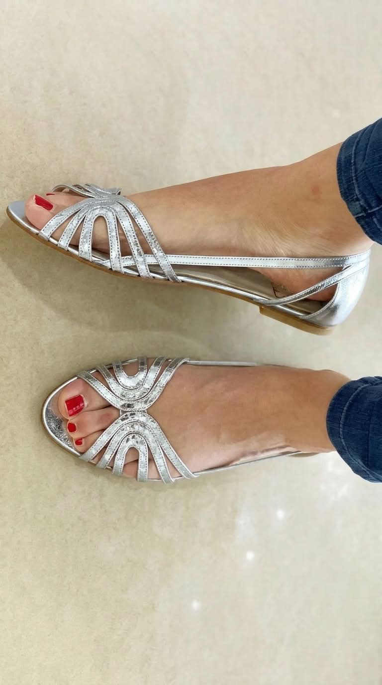 Sandali cut-out peep toe lucidi metallizzati