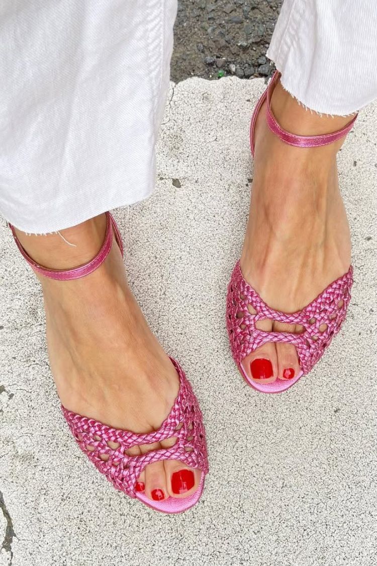 Sandali cut-out intrecciati eleganti bassi a punta aperta con cinturino alla caviglia