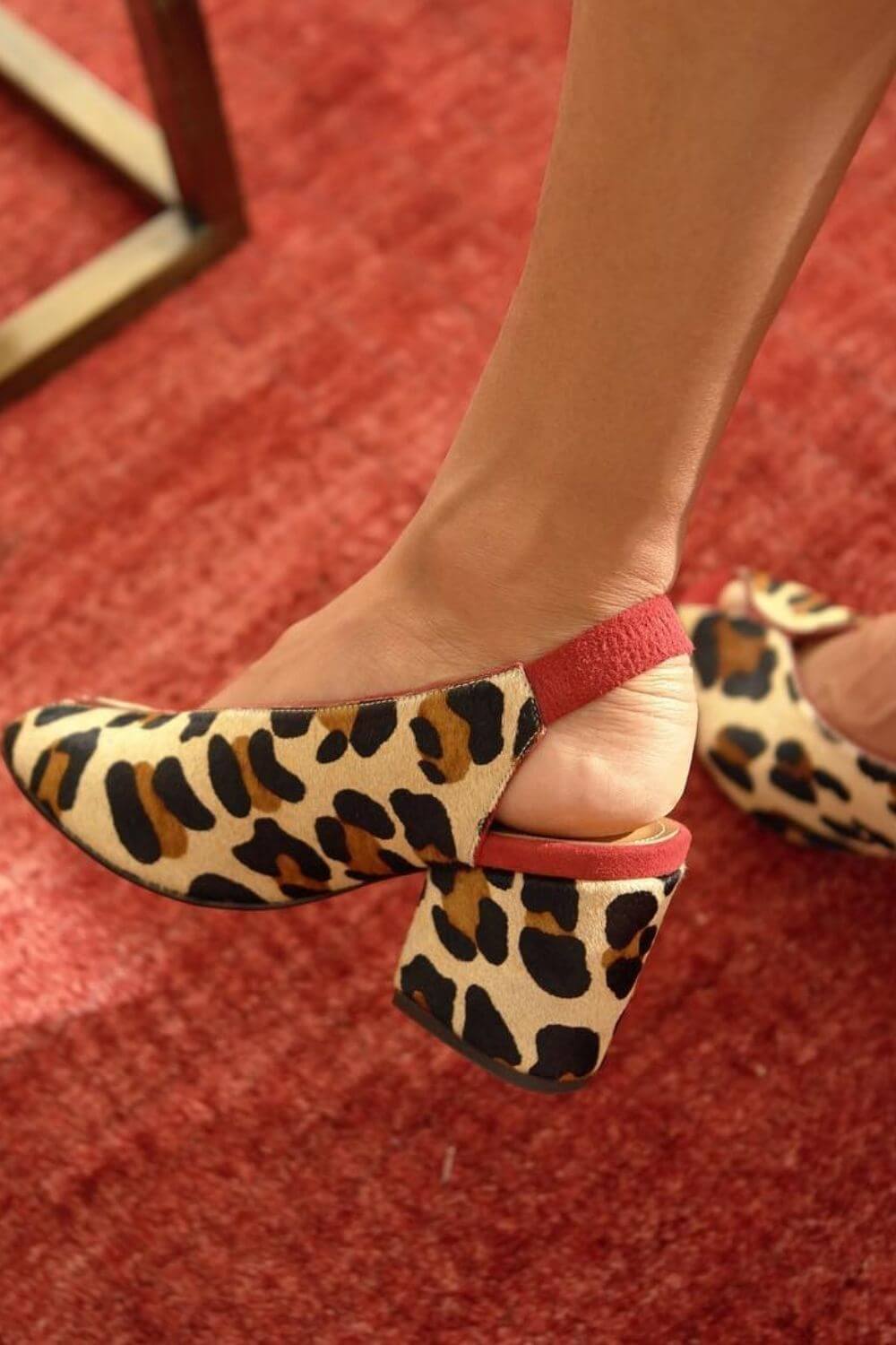 Tacchi larghi slingback peep toe stampa leopardata raffinati Cachi