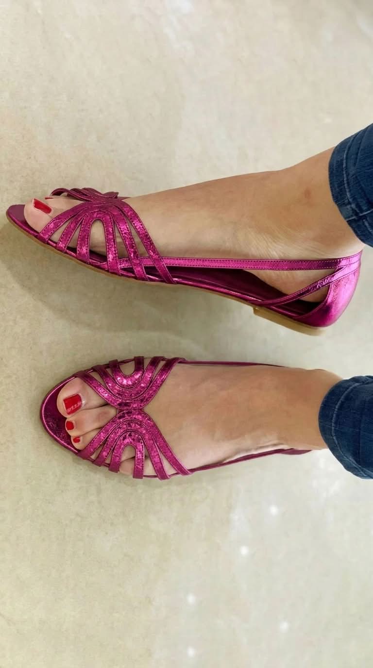Sandali cut-out peep toe lucidi metallizzati