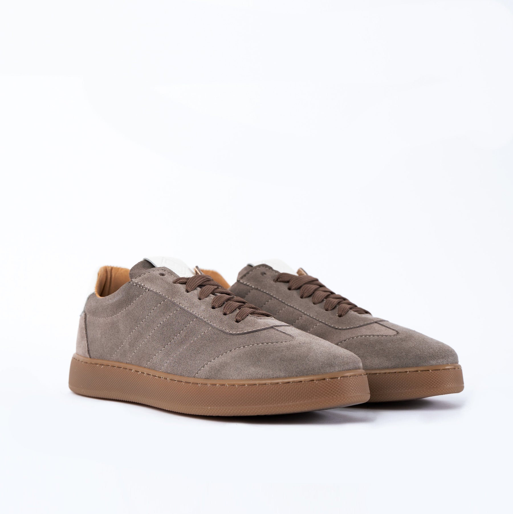 Nuove sneakers basse uomo Fusion in morbido camoscio